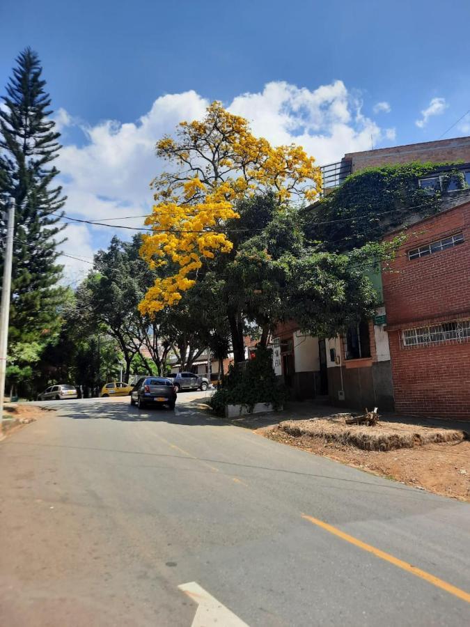 Hostal Casa Las Tias Medellin Luaran gambar