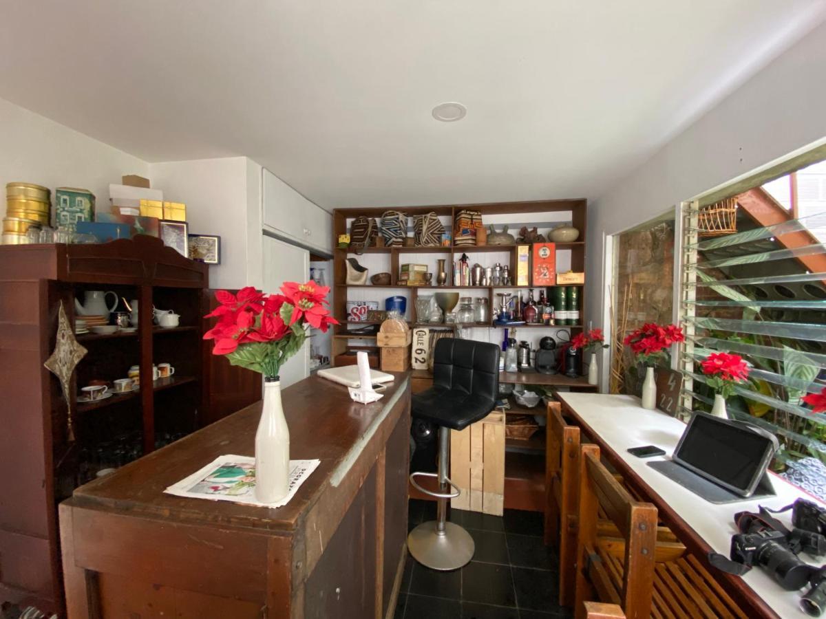 Hostal Casa Las Tias Medellin Luaran gambar